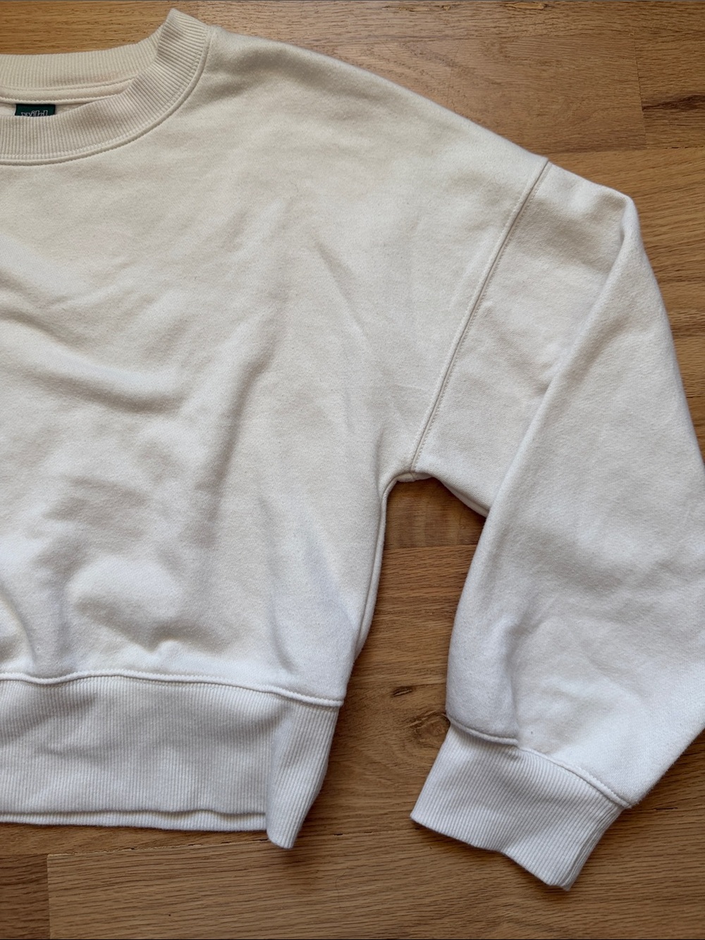 wild fable Cream/ Ecru Cropped Crewneck Sweatshirt Women's Size Medium - Picture 3 of 10